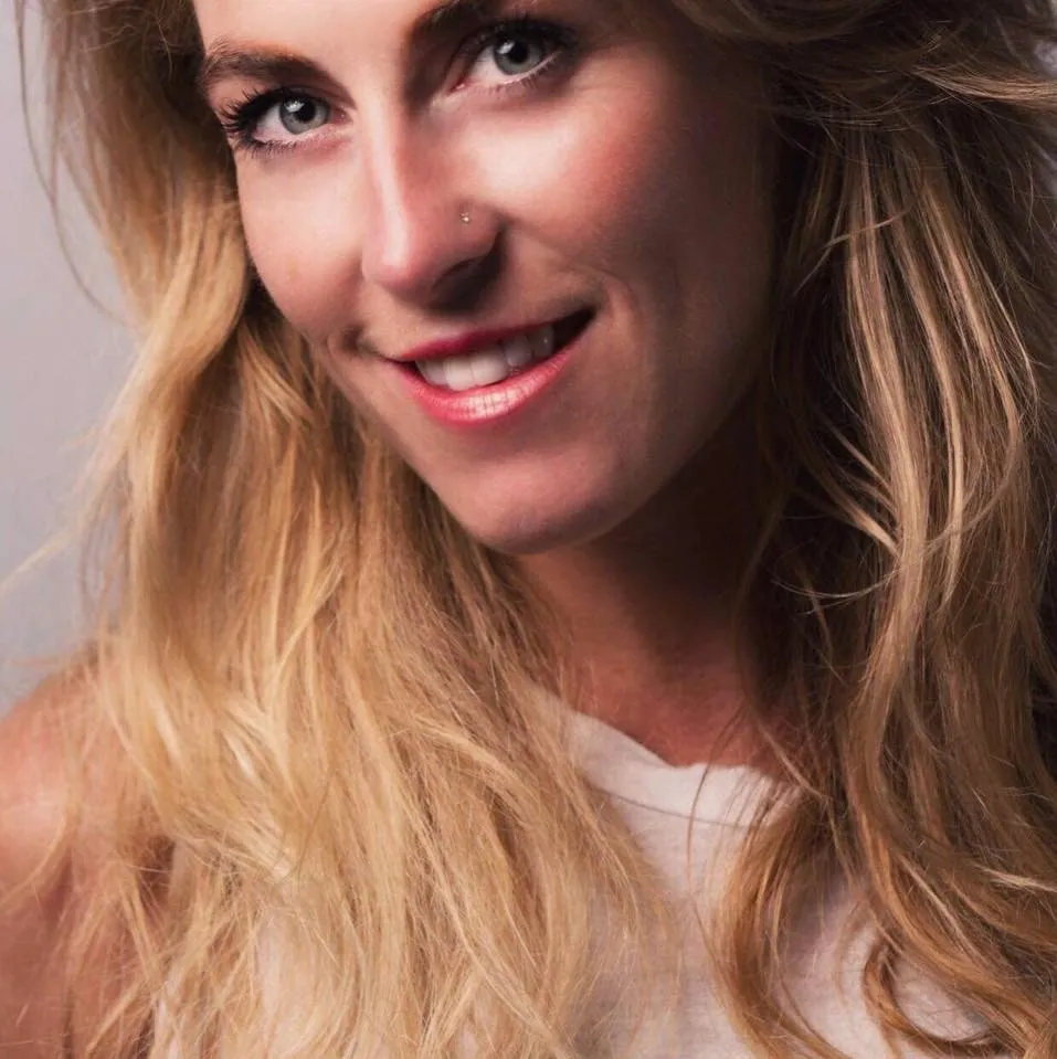 About Sianne at Love Your Hair Salon in South Daytona, FL